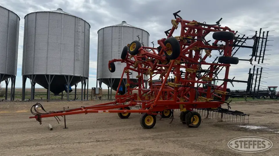 Bourgault 9400 Field Cultivator