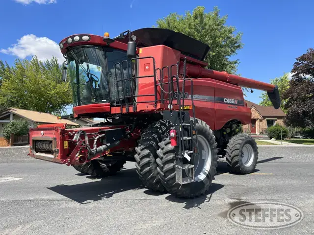 2013 Case-IH 8230
