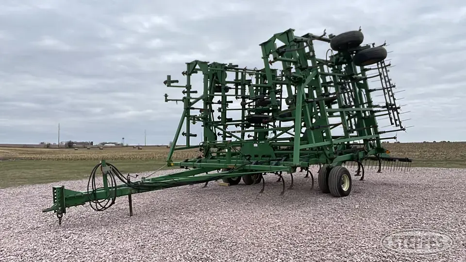 1999 John Deere 985 Field Cultivator