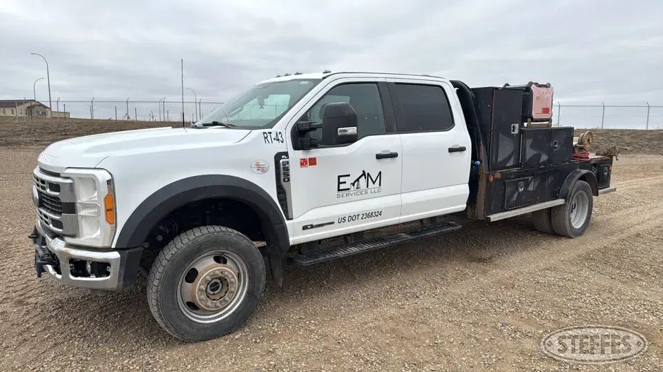 2023 Ford F-550 XL Flatbed Truck