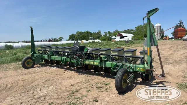 John Deere 7300
