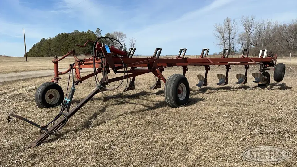 International 700 Cable Plow