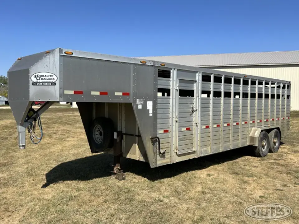 2010 Duralite 2500 Bumper Livestock Trailer