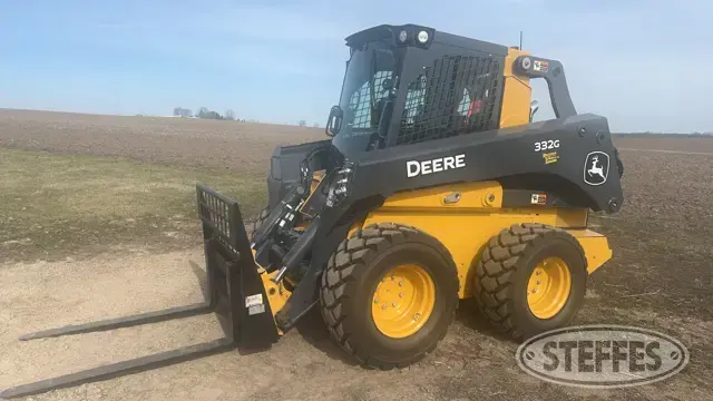 2021 Deere 332G