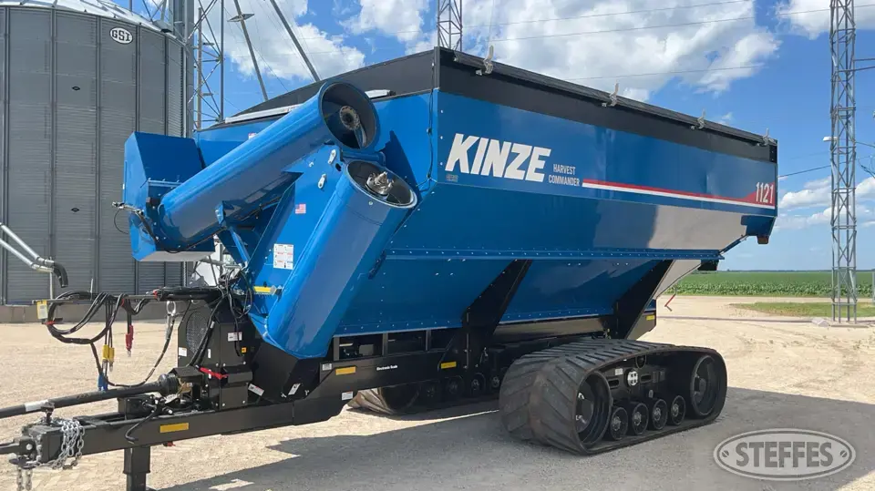 2023 Kinze 1121 Grain Cart