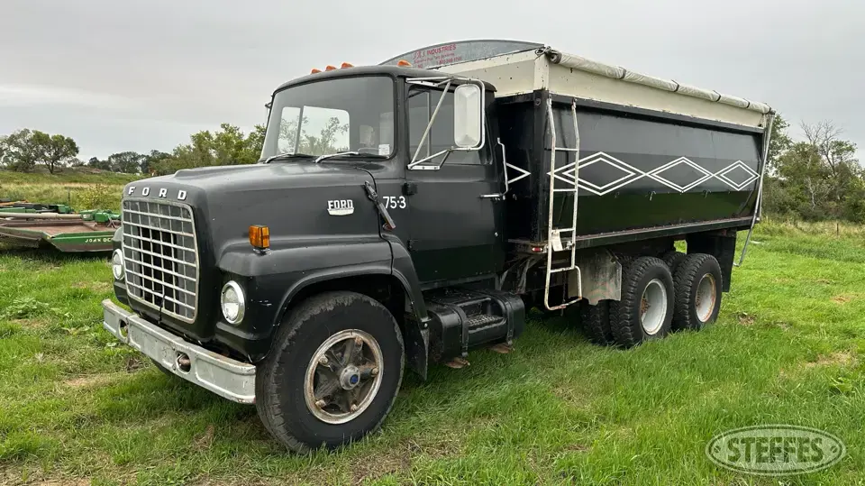 1975 Ford 700 Grain Truck