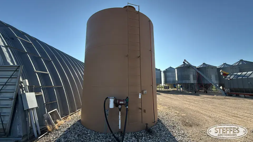 2001 Connor Sales Company 12,500 gal. vertical fuel tank