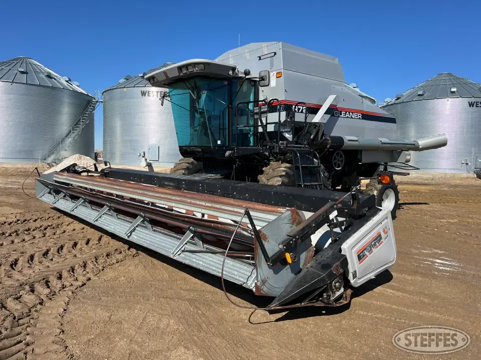 2001 Gleaner R72 Combine