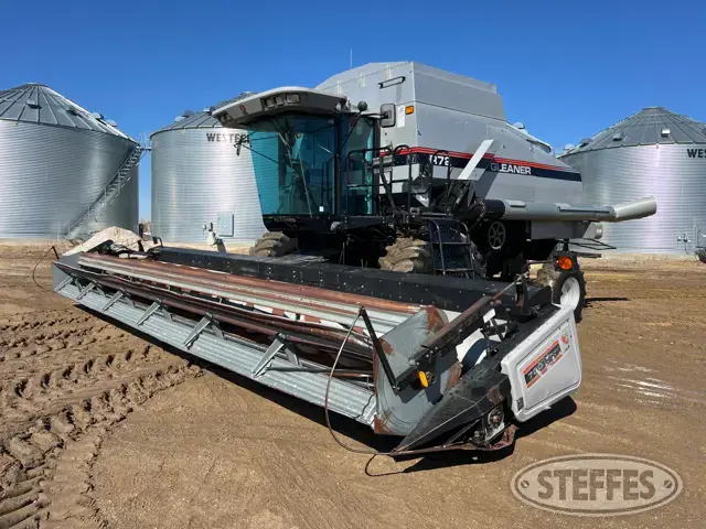 2001 Gleaner R72