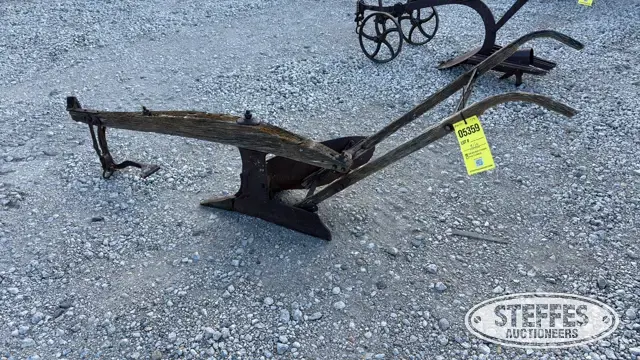 Single bottom plow