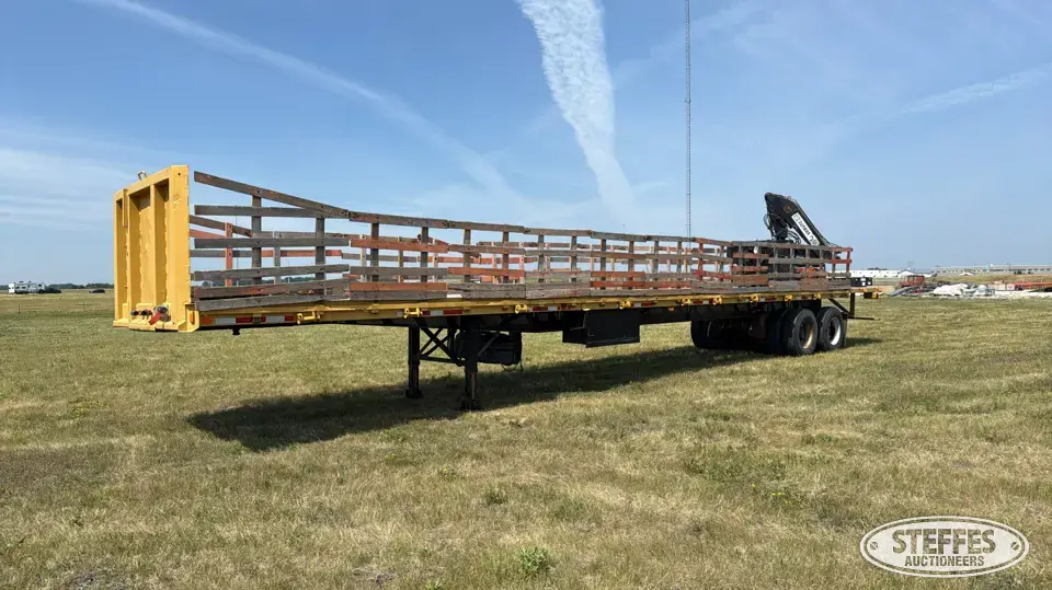 1979 Fruehauf Semi Flatbed Trailer