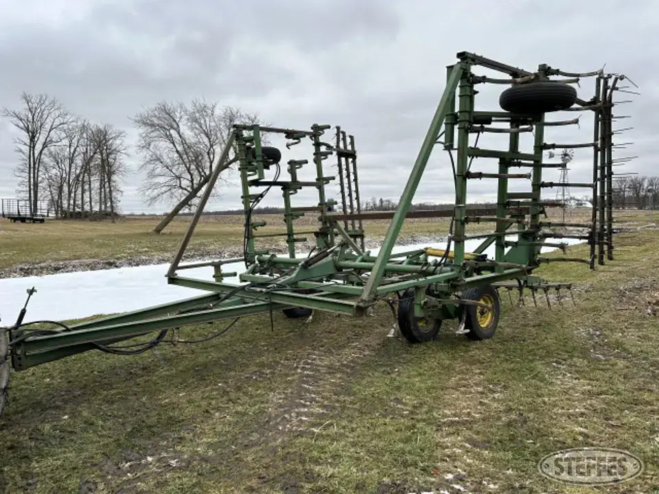 John Deere 1000 Field Cultivator