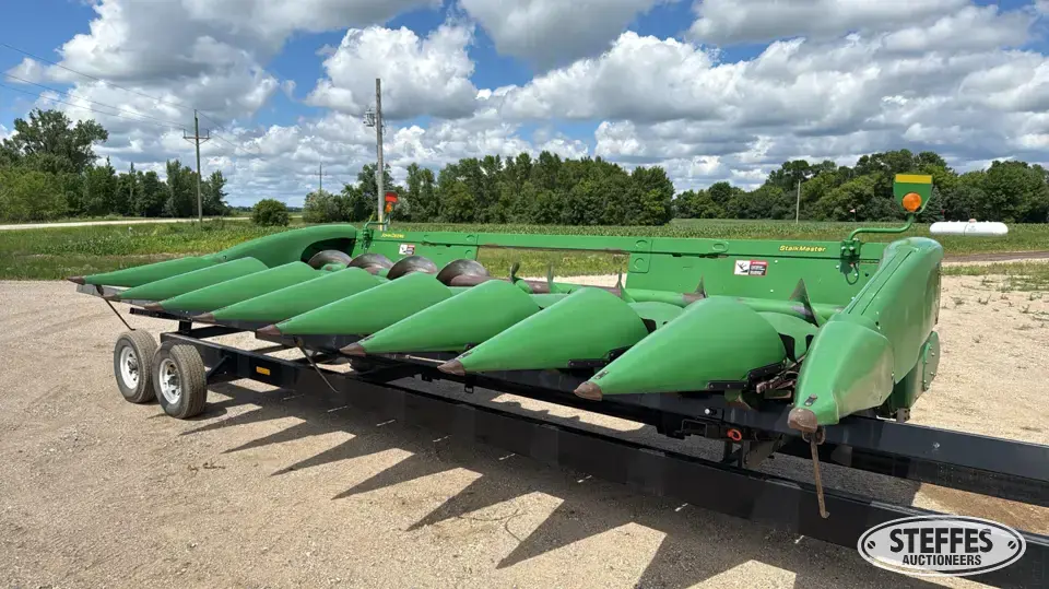 2015 John Deere 608C Corn Head