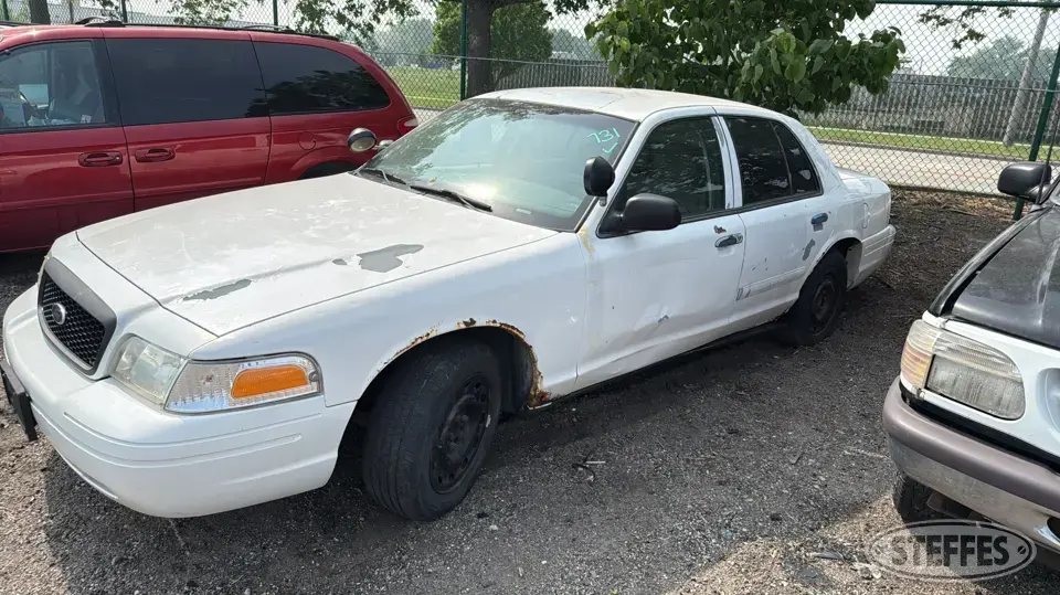 2005 Ford Crown Victoria Car