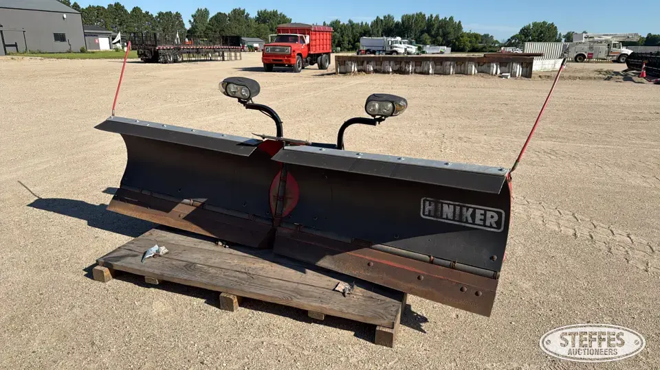 Hiniker V-plow snowplow Snow Moving Blade