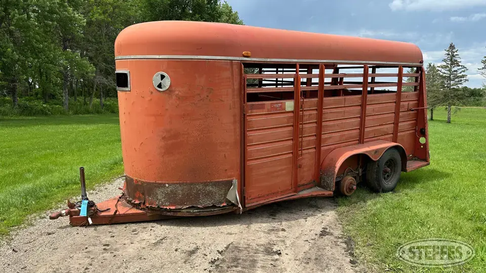 1986 Kiefer Built Bumper Livestock Trailer