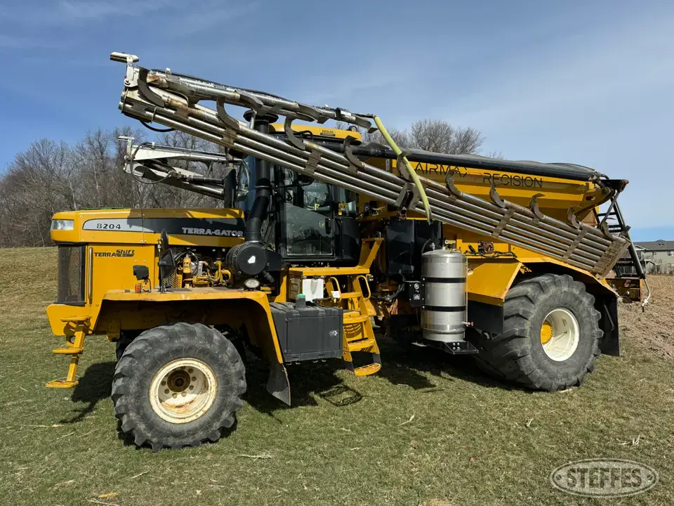 2009 Ag Chem 8204 Self-Propelled Dry Applicators-Spreaders-Floater