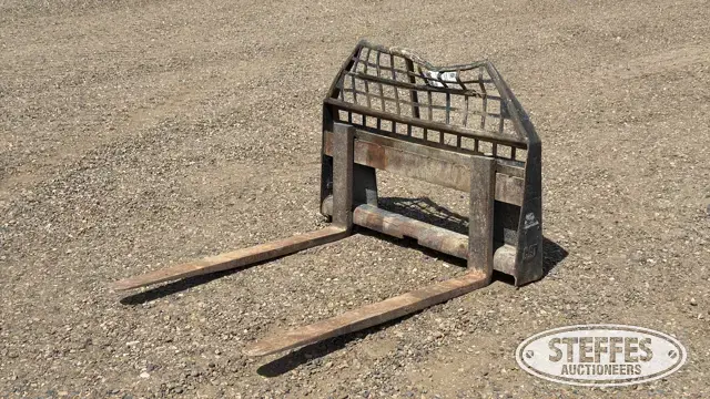 CAT skid steer pallet forks