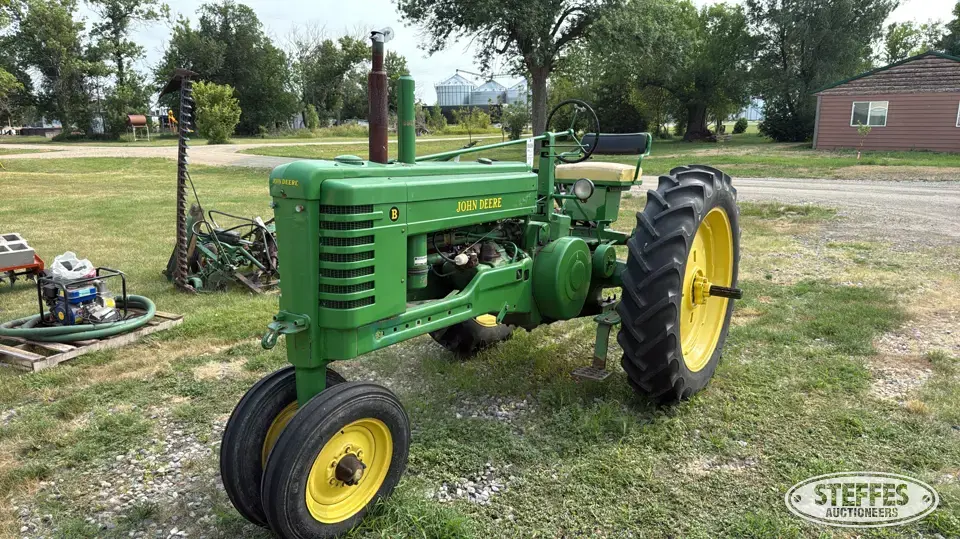 1952 John Deere B Collectible Tractor