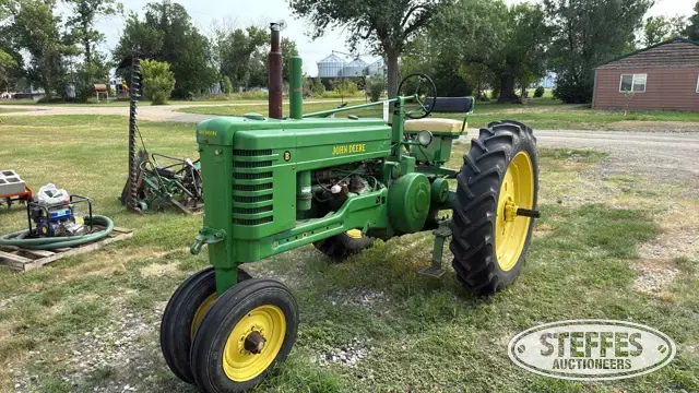 1952 John Deere B
