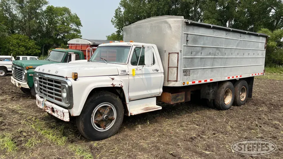 1974 Ford F7000 Tandem Boxed Truck