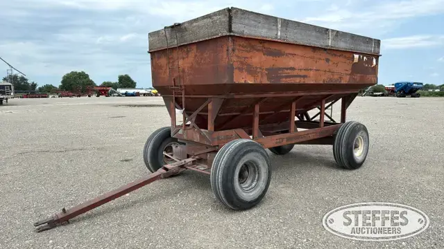 M&W gravity wagon