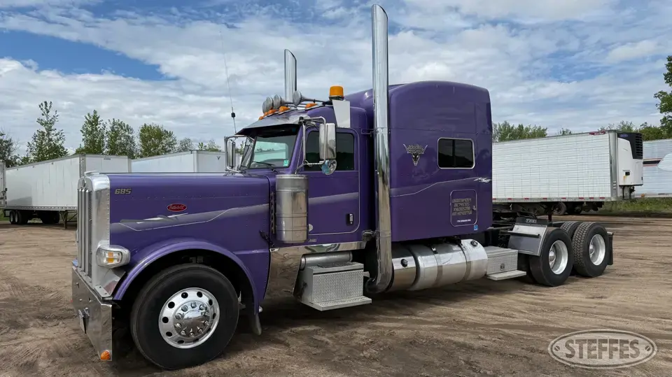 2017 Peterbilt 389 EXHD Conventional Truck with Sleeper