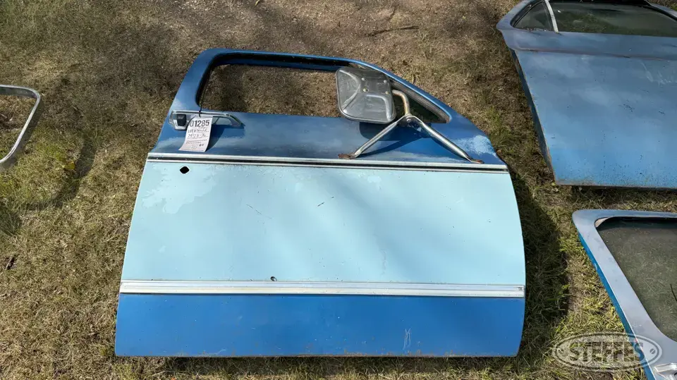 Chevrolet RH door Truck-Trailer Part