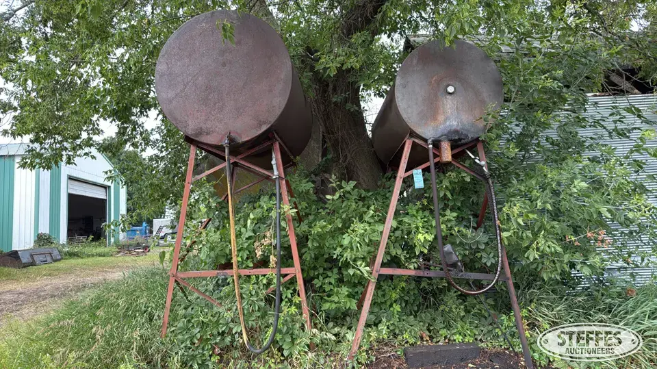 (2) Fuel tanks