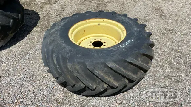 (1) 18.4-26 Tire