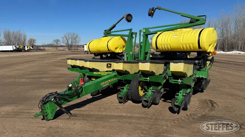 John Deere 1760 12 or More Row Planter