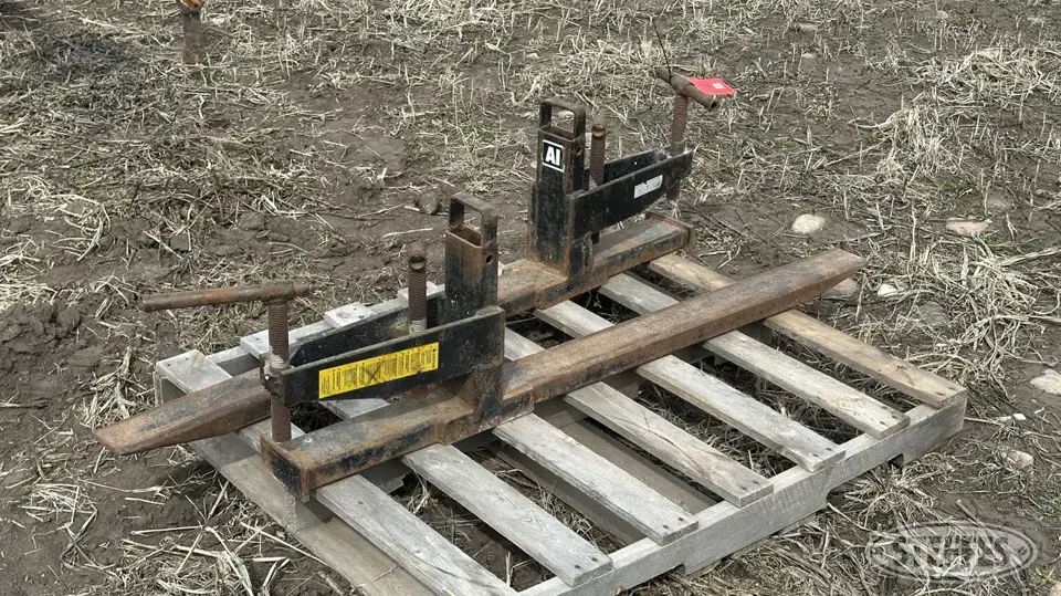 Attachments International MF3000 Skid Steer Fork