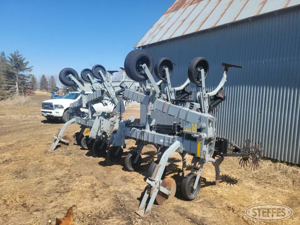 Hiniker 1000 Row Crop Cultivator