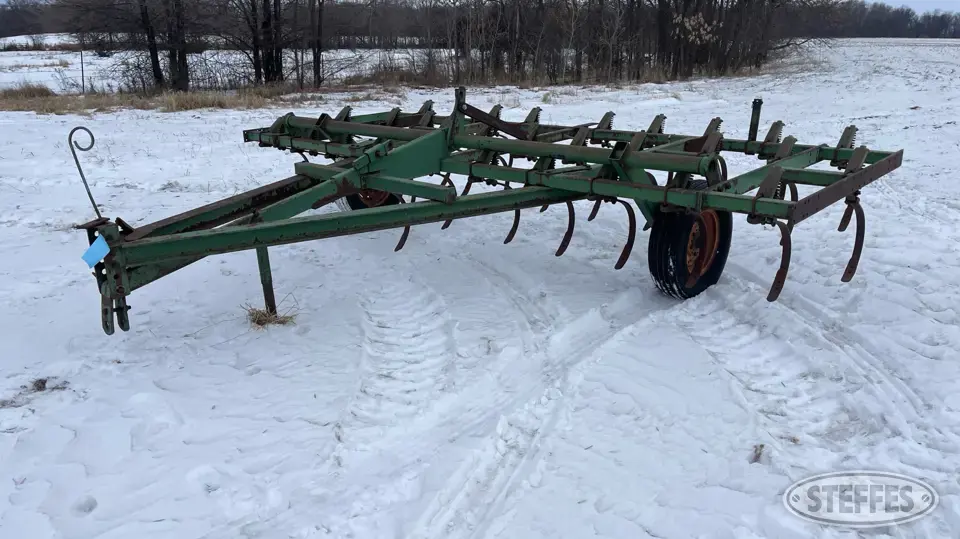 John Deere 1000 Field Cultivator