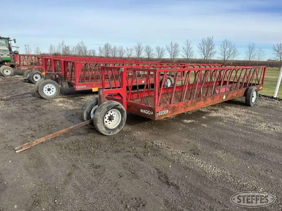 Industrias America 82R Feeders and Bunk