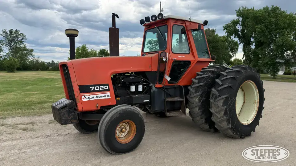 1981 Allis-Chalmers 7020 2WD Tractor
