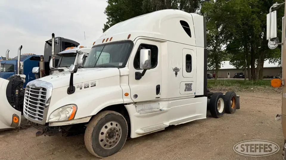 2015 Freightliner Cascadia 125 Conventional Truck with Sleeper