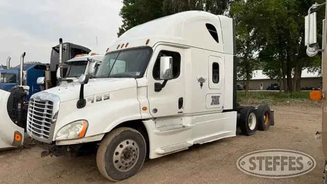 2015 Freightliner Cascadia 125