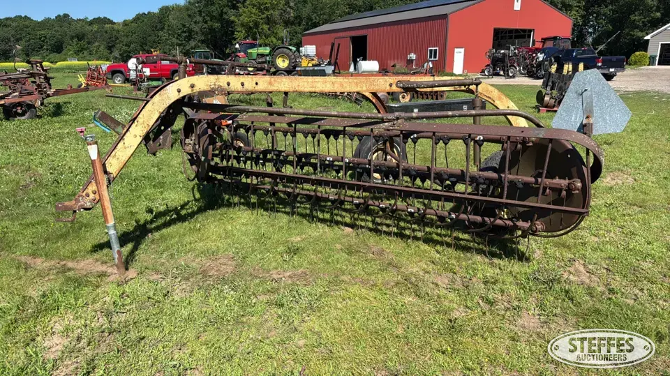 John Deere 896 Rake