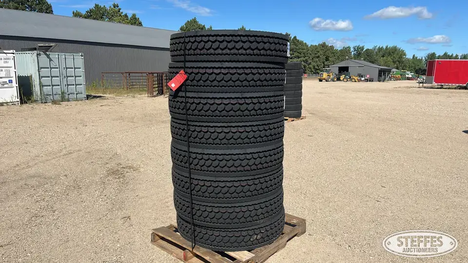 (8) Invovic FM750 11R22.5 tires Truck Tire