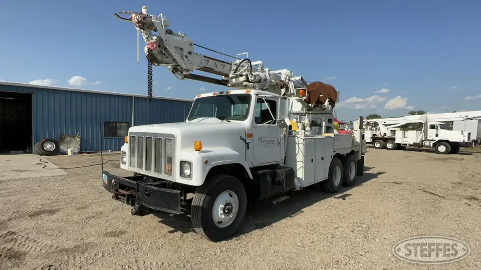 1992 International 2574 Specialty Truck