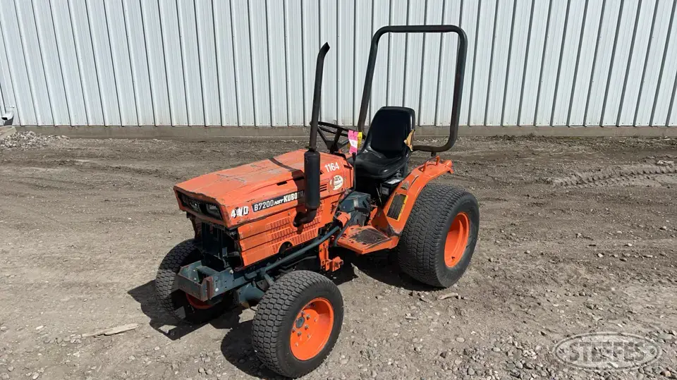 1990 Kubota B7200 MFWD Tractor