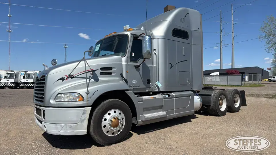2014 Mack Pinnacle CXU613 Conventional Truck with Sleeper