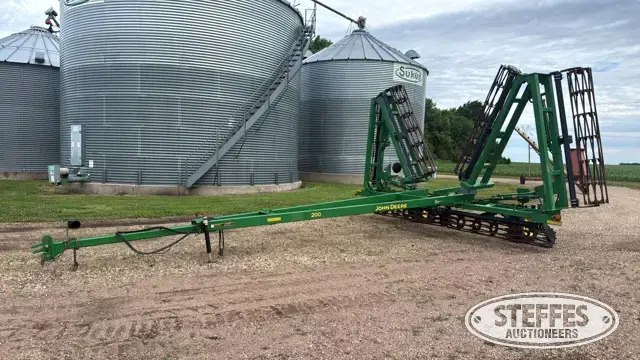 2012 John Deere 200