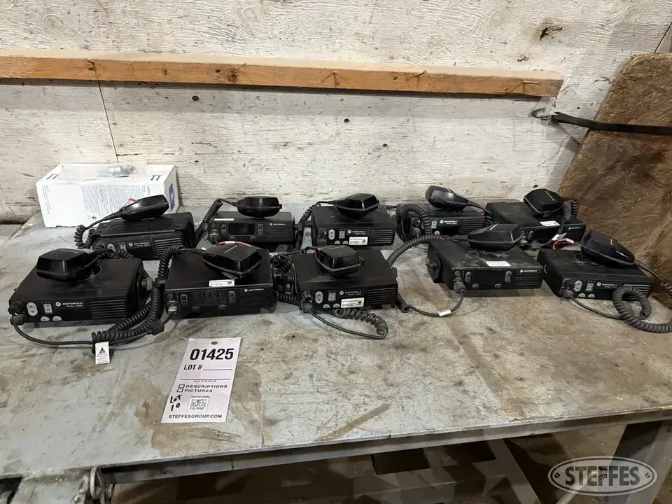 (10) Motorola business band radios