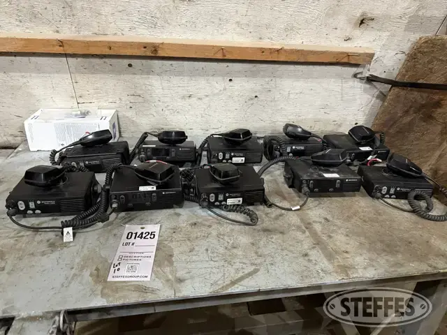 (10) Motorola business band radios