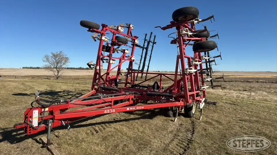 Wil-Rich 4830 Field Cultivator