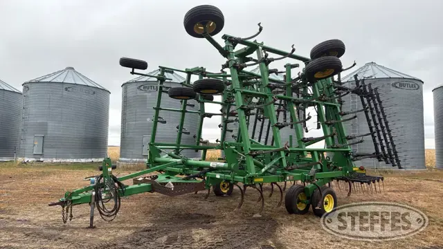 2013 John Deere 2210L