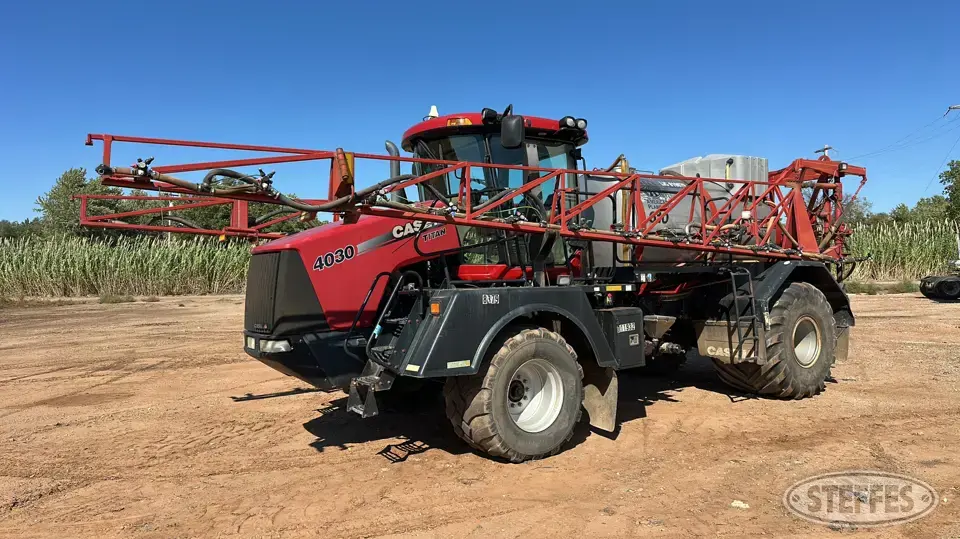 2014 Case IH Titan 4030 Self-Propelled Sprayer
