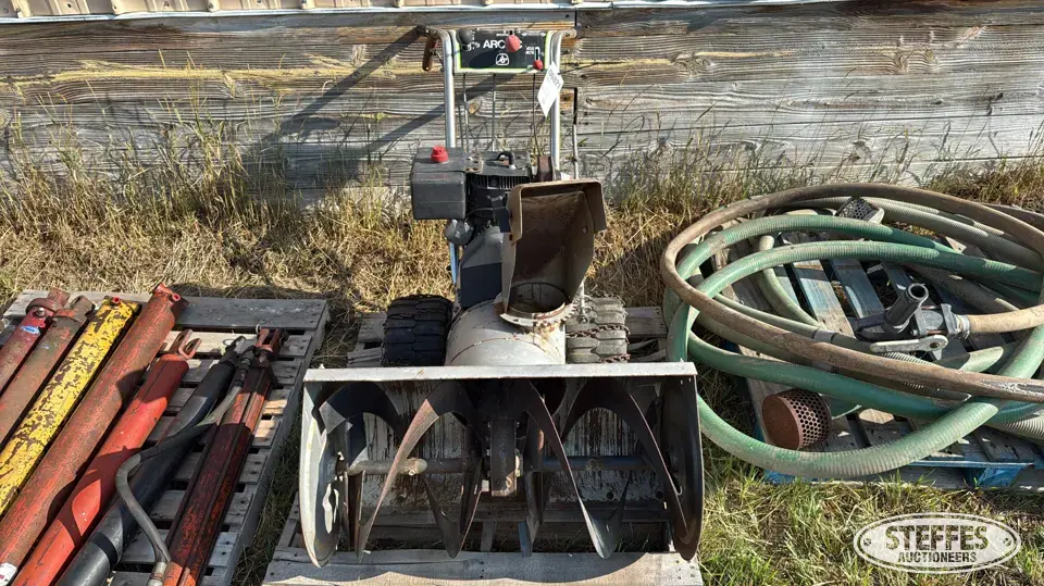 Arctic self-propelled snowblower